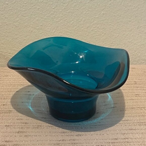 Vintage Ornate Footed Brass Basket with Blue Glass Bowl Victorian Hollywood Rgy - Picture 7 of 8